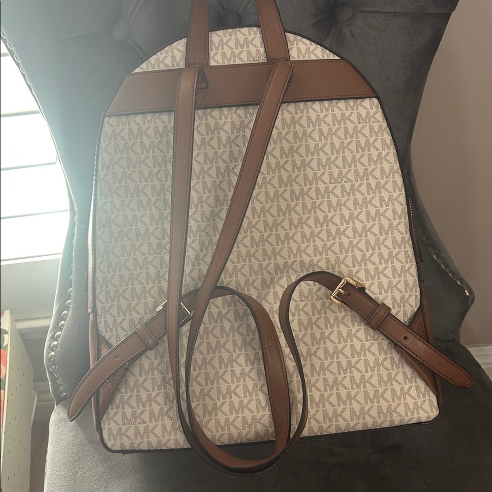 New Michael Kors large backpack - Picture 5 of 9